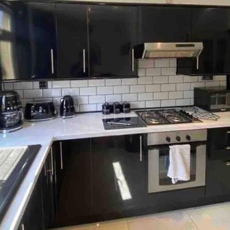 Lovely 2 bedroom with private garden EDI Buitenkant foto