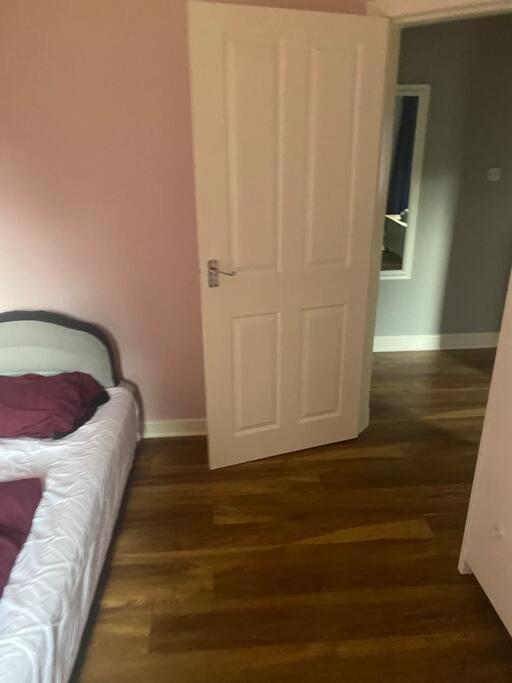 Lovely 2 bedroom with private garden EDI Buitenkant foto